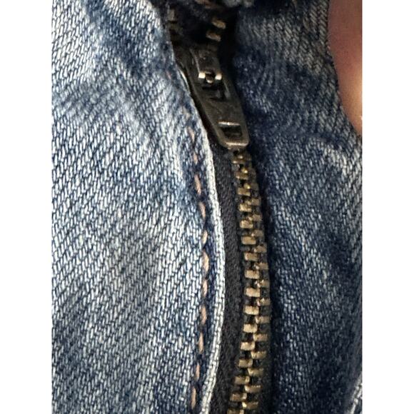 American Eagle Ex-Boyfriend STRIGID Blue Distressed Light Wash Jeans 8 Short NWT - Picture 9 of 12